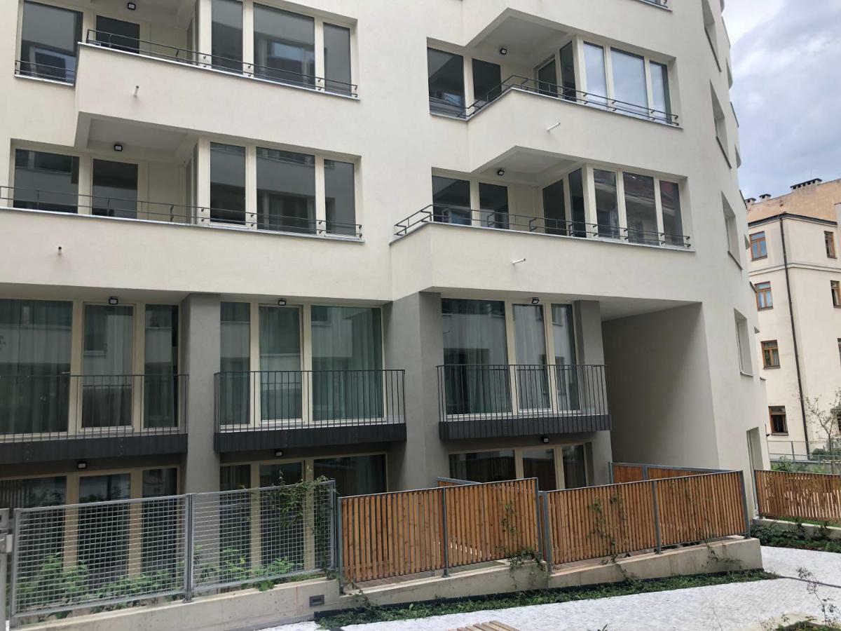 Luxury Apartment With Private Garden Prague Exterior photo